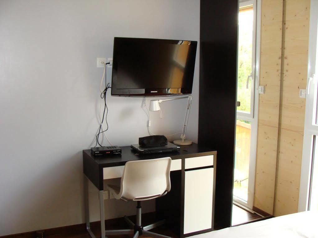 Maison Addama Neyron Extérieur photo